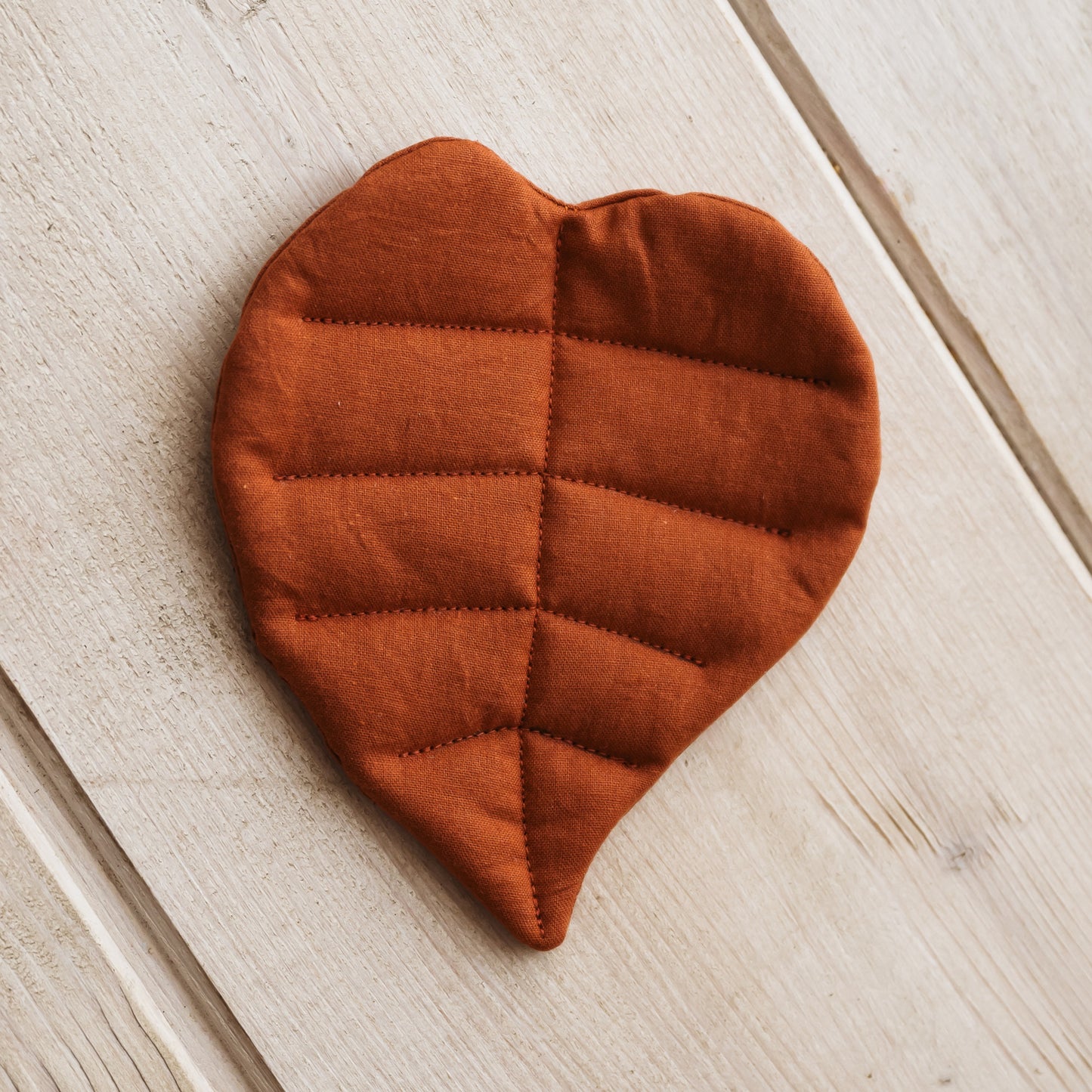 Foglia cuore in tessuto mattone – Elemento per composizione ghirlanda